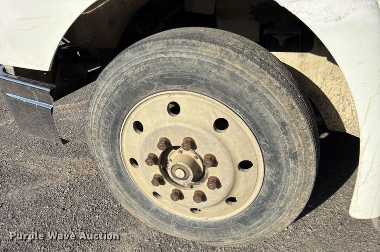 image for item OB9601 1998 International 9200 semi truck