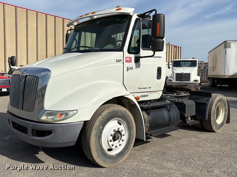 image for item OB9602 2005 International 8600 semi truck