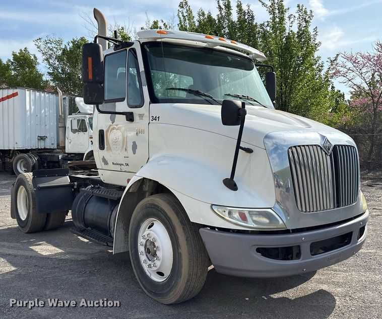 image for item OB9602 2005 International 8600 semi truck