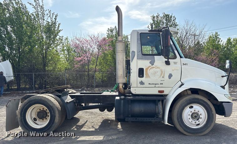 image for item OB9602 2005 International 8600 semi truck