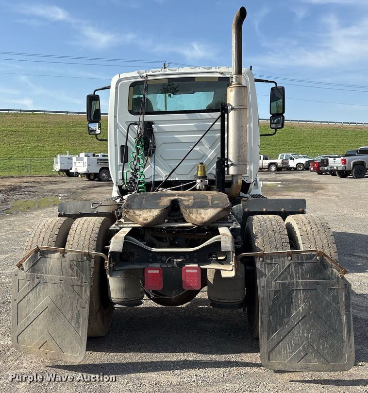 image for item OB9602 2005 International 8600 semi truck