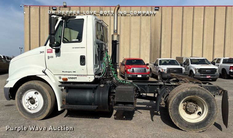 image for item OB9602 2005 International 8600 semi truck