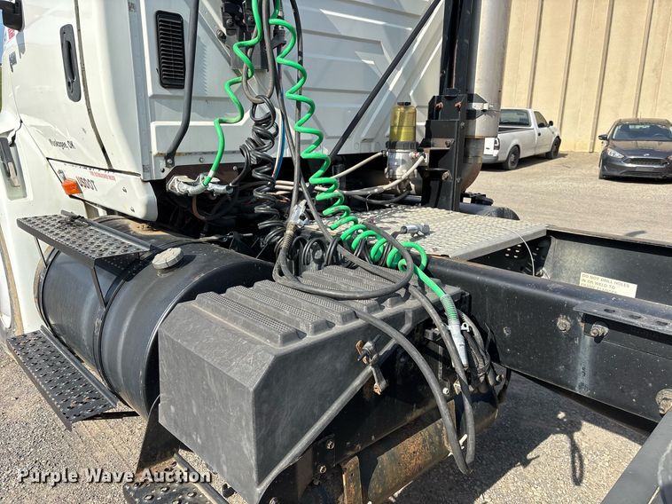 image for item OB9602 2005 International 8600 semi truck