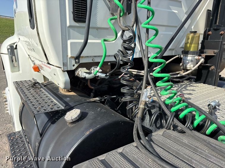 image for item OB9602 2005 International 8600 semi truck