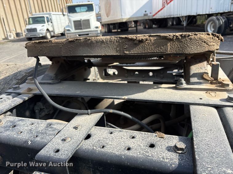 image for item OB9602 2005 International 8600 semi truck