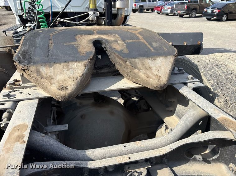 image for item OB9602 2005 International 8600 semi truck