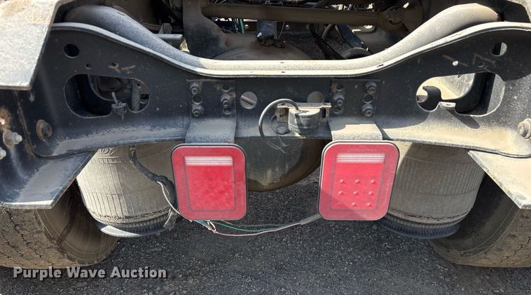 image for item OB9602 2005 International 8600 semi truck