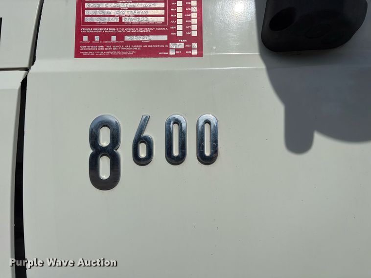 image for item OB9602 2005 International 8600 semi truck