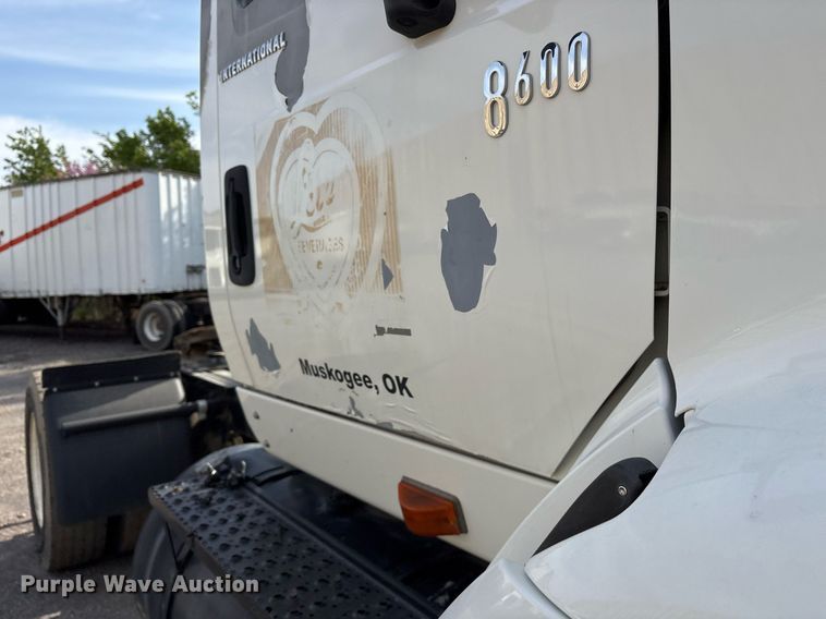image for item OB9602 2005 International 8600 semi truck