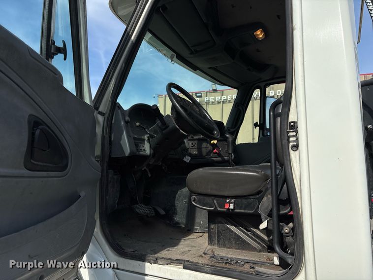 image for item OB9602 2005 International 8600 semi truck