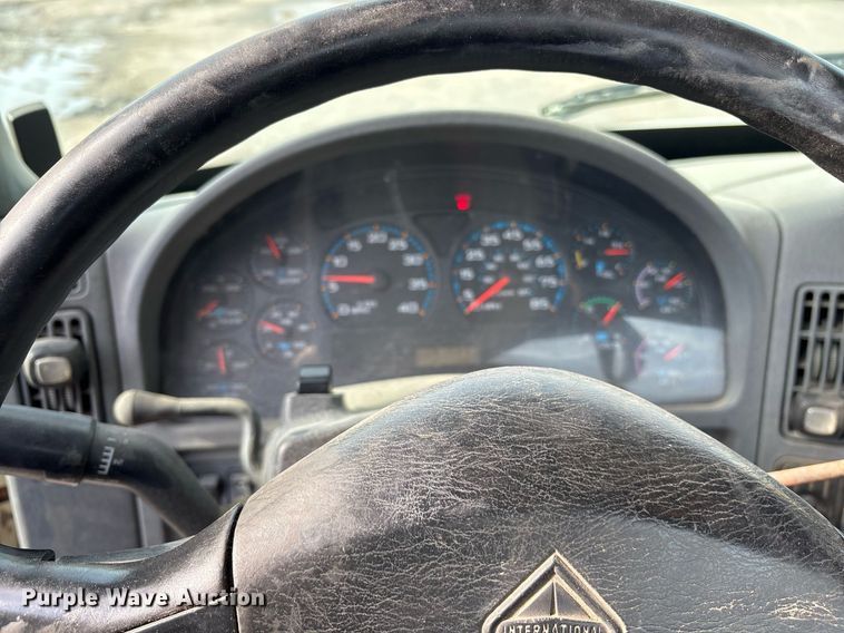 image for item OB9602 2005 International 8600 semi truck