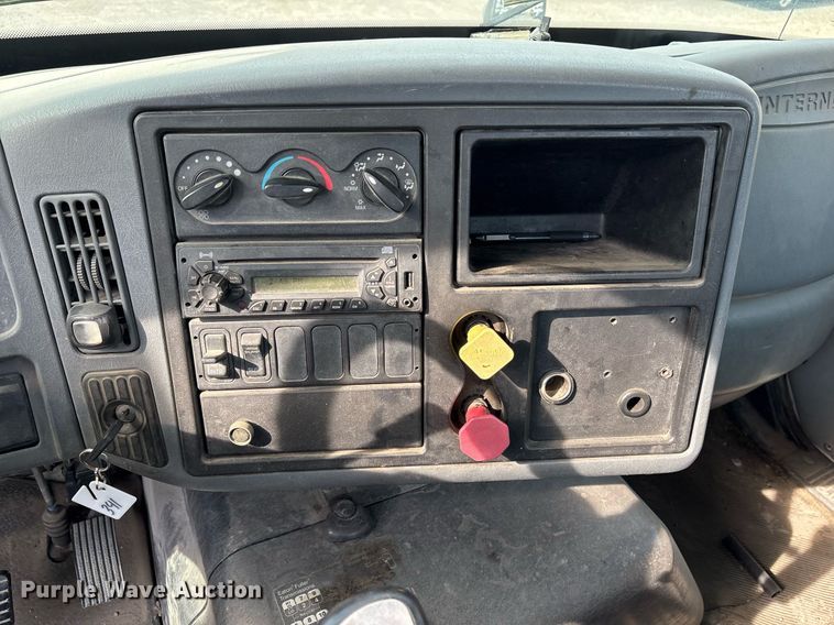 image for item OB9602 2005 International 8600 semi truck