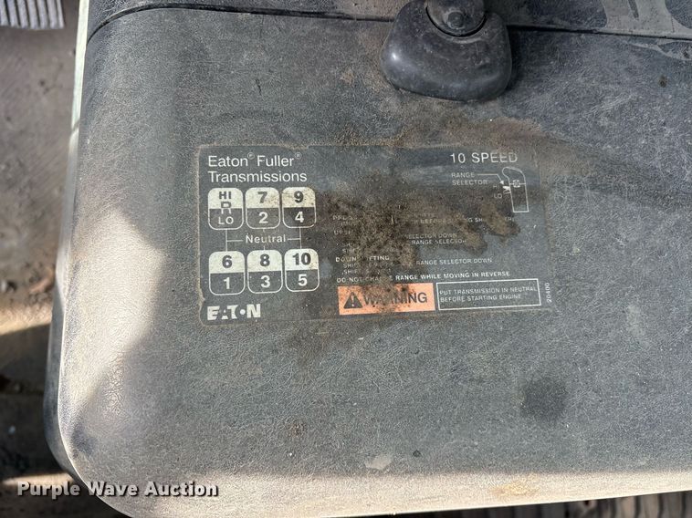 image for item OB9602 2005 International 8600 semi truck