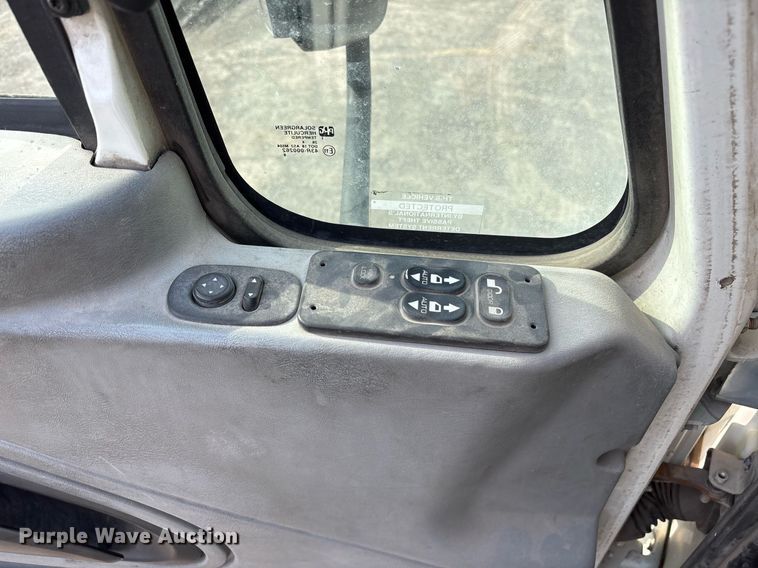 image for item OB9602 2005 International 8600 semi truck