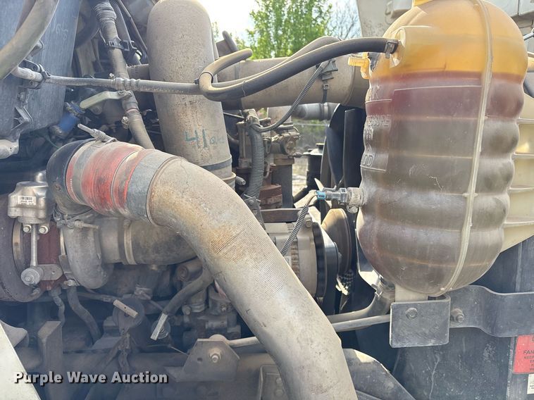 image for item OB9602 2005 International 8600 semi truck