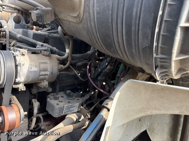 image for item OB9602 2005 International 8600 semi truck