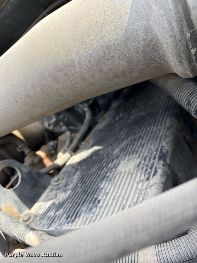 image for item OB9602 2005 International 8600 semi truck