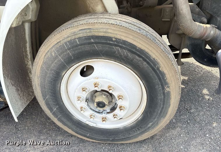 image for item OB9602 2005 International 8600 semi truck