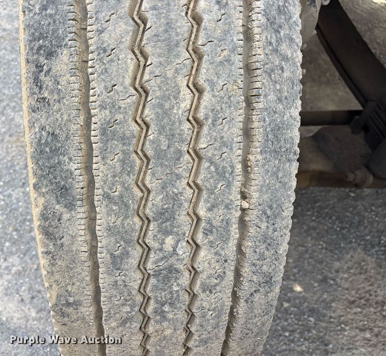 image for item OB9602 2005 International 8600 semi truck