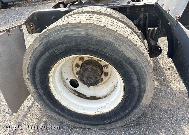 image for item OB9602 2005 International 8600 semi truck