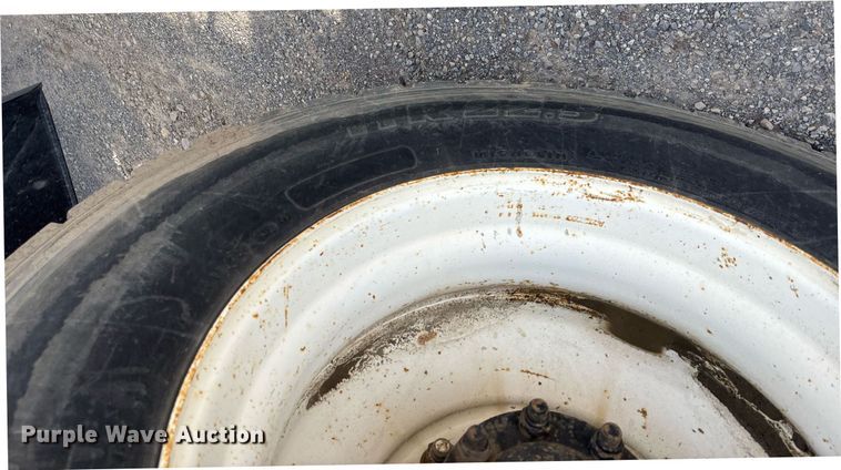 image for item OB9602 2005 International 8600 semi truck