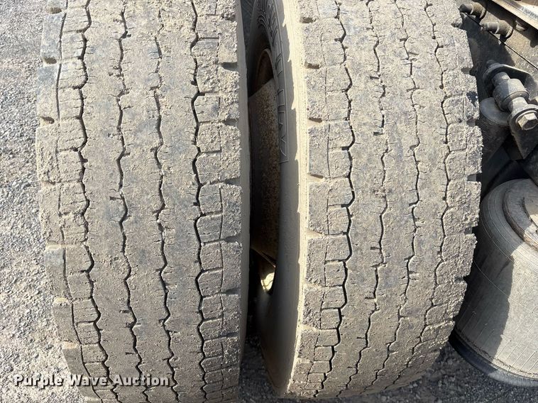 image for item OB9602 2005 International 8600 semi truck