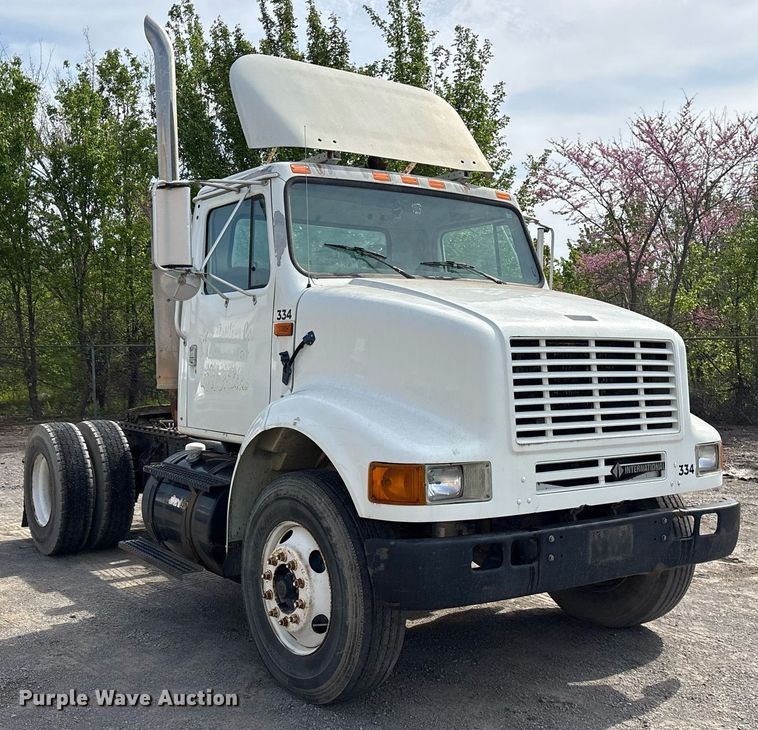 image for item OB9604 2003 International 8100 semi truck