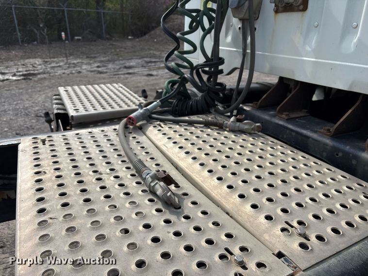 image for item OB9604 2003 International 8100 semi truck