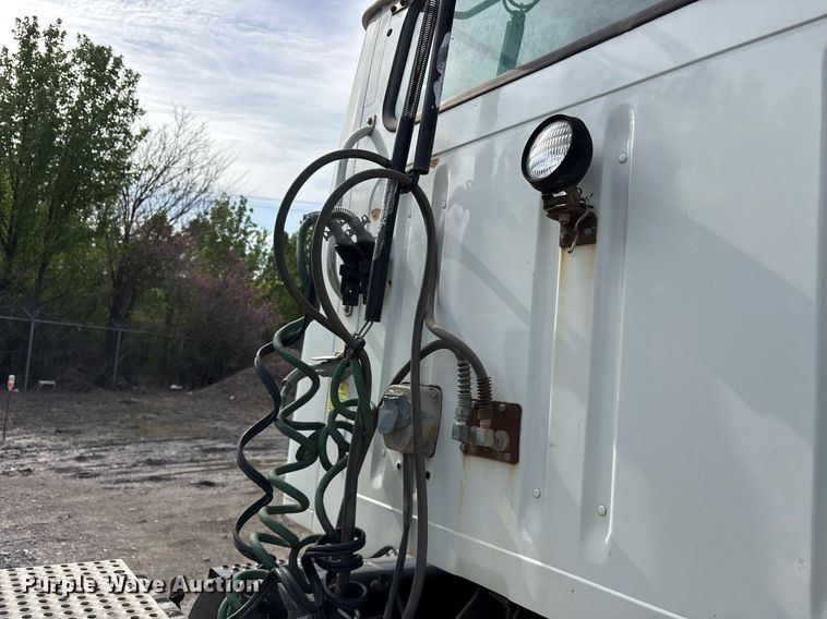 image for item OB9604 2003 International 8100 semi truck