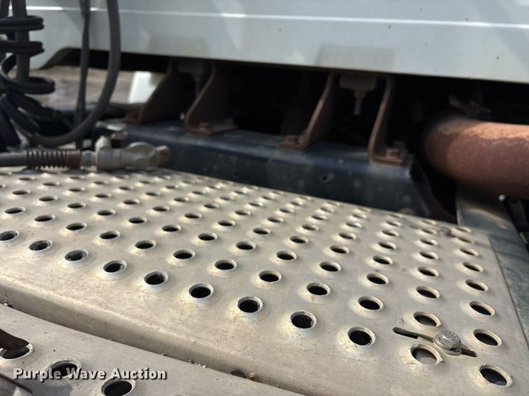 image for item OB9604 2003 International 8100 semi truck