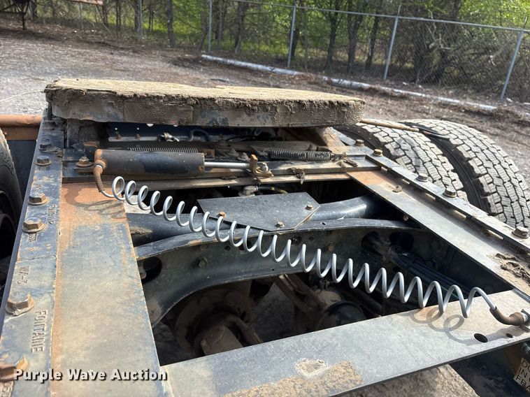 image for item OB9604 2003 International 8100 semi truck