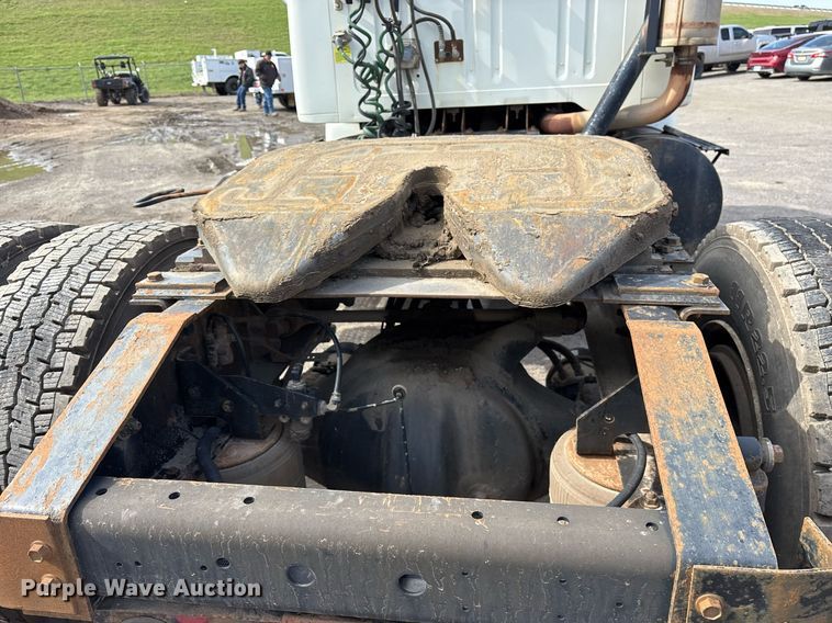 image for item OB9604 2003 International 8100 semi truck