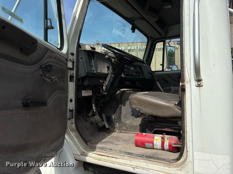 image for item OB9604 2003 International 8100 semi truck