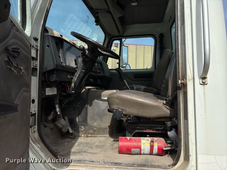 image for item OB9604 2003 International 8100 semi truck