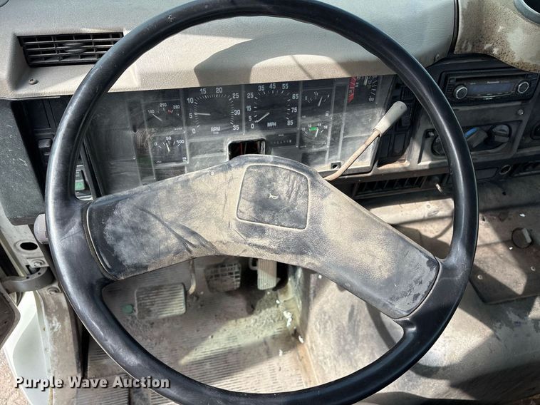 image for item OB9604 2003 International 8100 semi truck