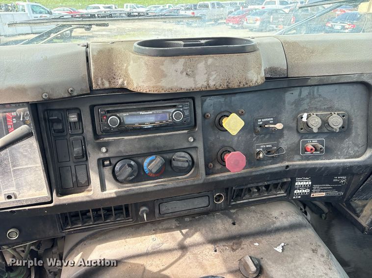 image for item OB9604 2003 International 8100 semi truck