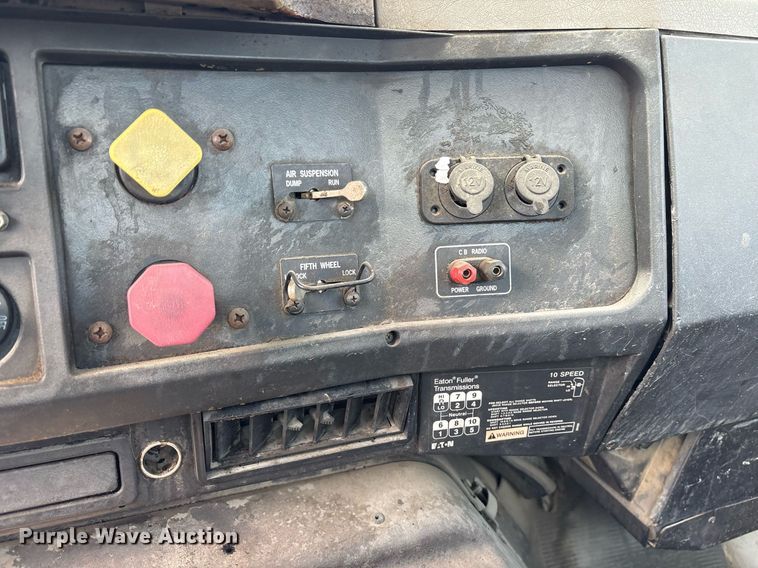 image for item OB9604 2003 International 8100 semi truck