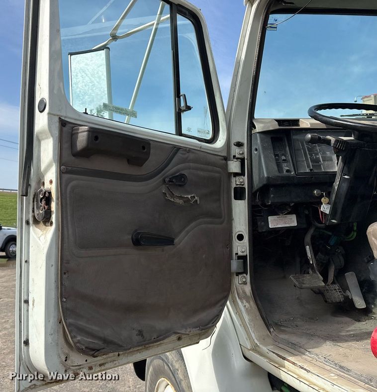 image for item OB9604 2003 International 8100 semi truck