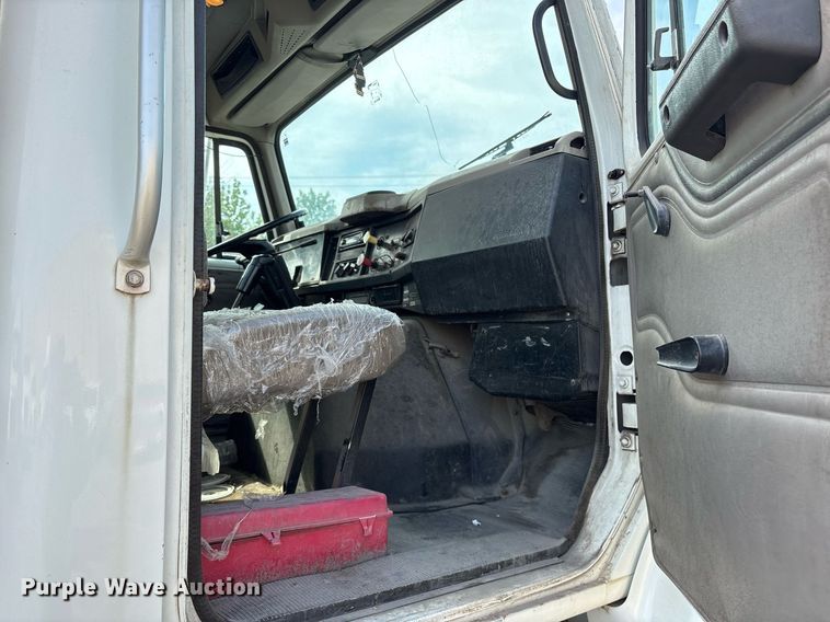 image for item OB9604 2003 International 8100 semi truck