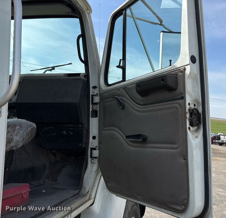 image for item OB9604 2003 International 8100 semi truck