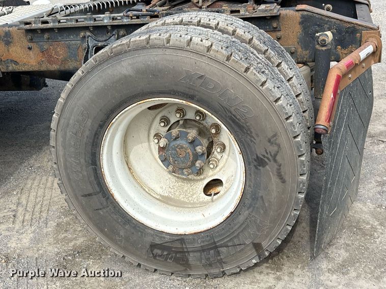 image for item OB9604 2003 International 8100 semi truck