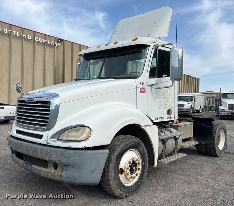 image for item OB9605 2008 Freightliner Columbia 120 semi truck