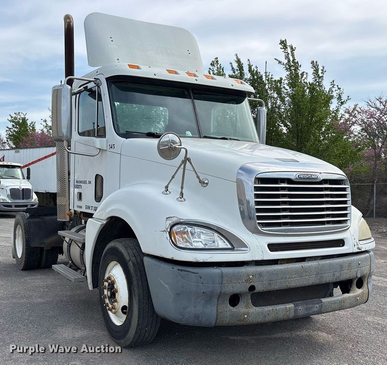 image for item OB9605 2008 Freightliner Columbia 120 semi truck