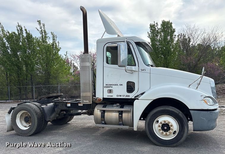 image for item OB9605 2008 Freightliner Columbia 120 semi truck