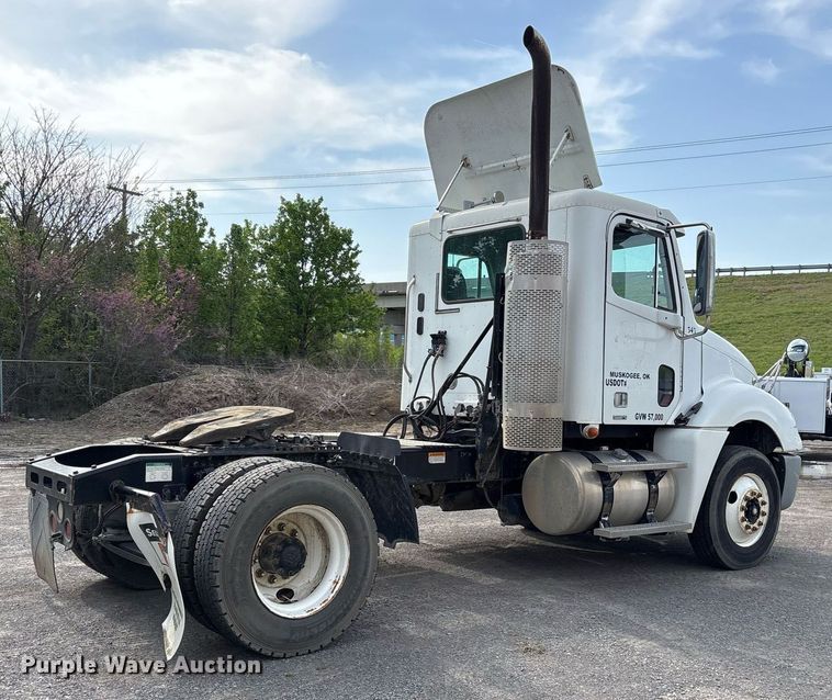 image for item OB9605 2008 Freightliner Columbia 120 semi truck