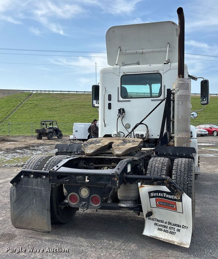 image for item OB9605 2008 Freightliner Columbia 120 semi truck