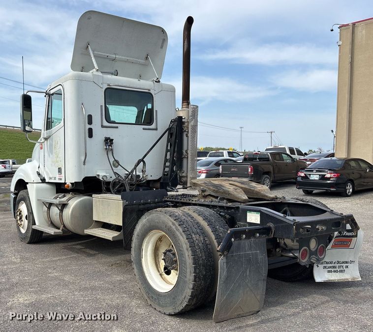 image for item OB9605 2008 Freightliner Columbia 120 semi truck