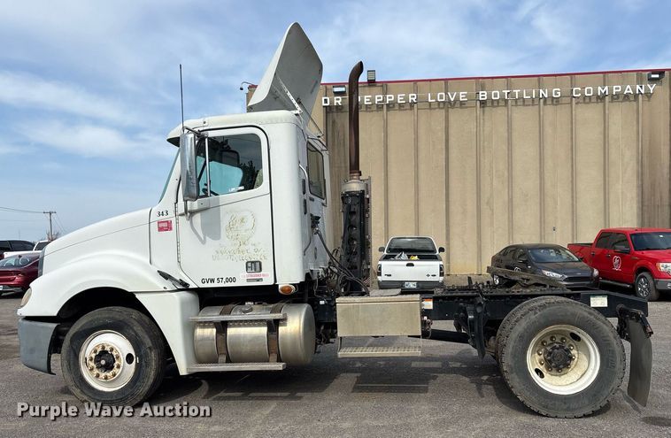 image for item OB9605 2008 Freightliner Columbia 120 semi truck