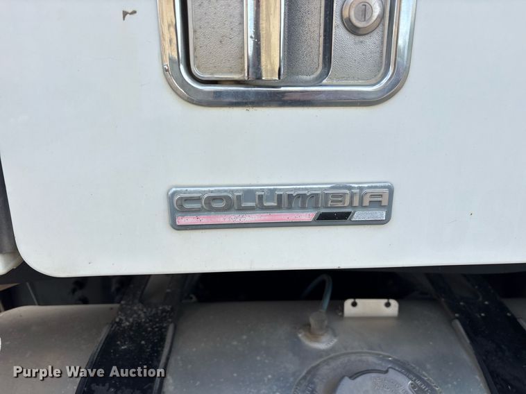 image for item OB9605 2008 Freightliner Columbia 120 semi truck