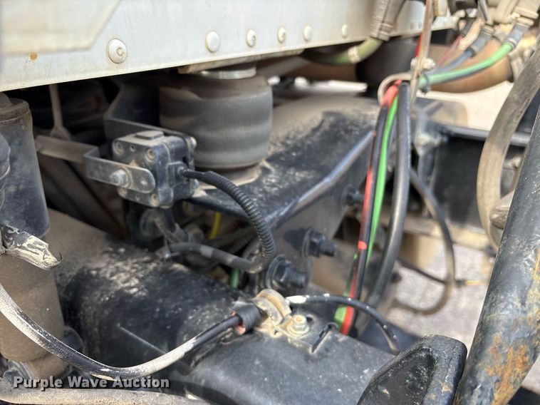 image for item OB9605 2008 Freightliner Columbia 120 semi truck